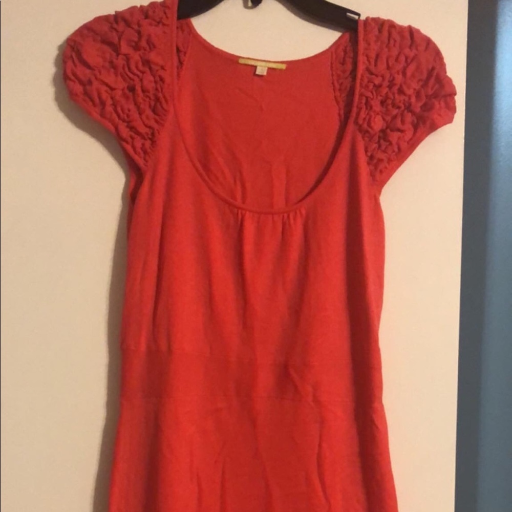 Short-sleeve sweater dress.